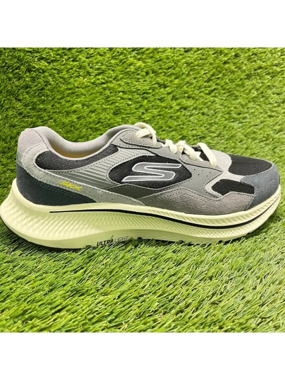Skechers Go Run Consistent 2.0 Mens Size 8.5EE Black Gray Running Shoes Sneakers